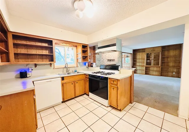 Photo 3 of Single family home for sale at 1704 Parkside Ln, Austin, TX 78745 | MLS# 9142403 | Listing updated on 2026-08-31