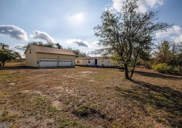 3rd image of 119 E Clearview Cemetery Rd, Bastrop, TX 78602 | MLS# 6276114