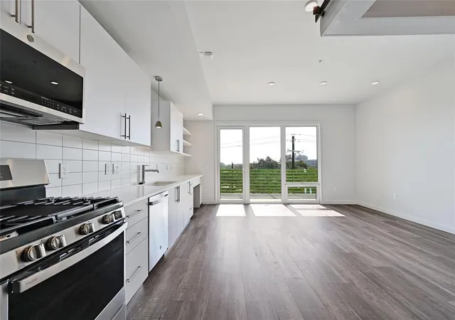 2nd image of 4004 Banister Ln #303, Austin, TX 78704 | MLS# 9670234