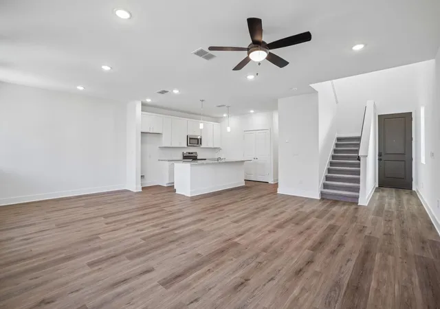 Photo 3 of Single family home for sale at 125 Maverick Ave, Kyle, TX 78640 | MLS# 2522237 | Listing updated on 2026-09-03