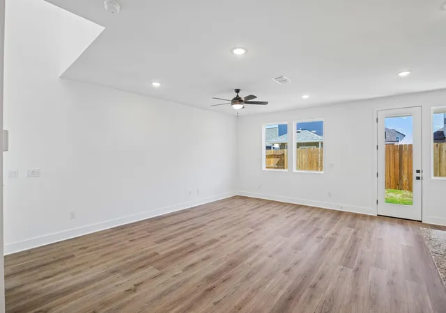 Photo 4 of Single family home for sale at 125 Maverick Ave, Kyle, TX 78640 | MLS# 2522237 | Listing updated on 2026-10-08