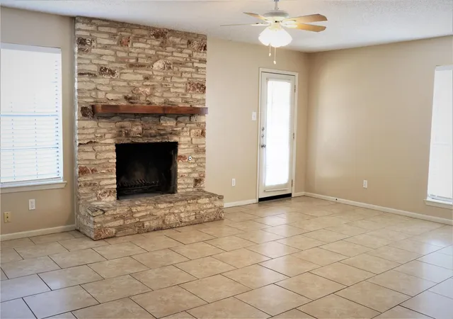 Listing Photo 4 - Condo for sale in building located at 1202 Leander Rd, Georgetown, TX 78628 - Unit #A & B
