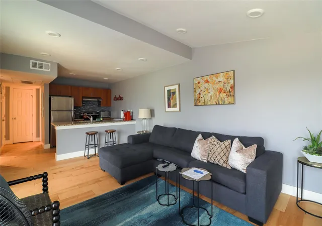 3rd image of 909 Reinli St #221, Austin, TX 78751 | MLS# 9859371