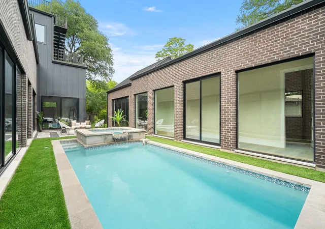 5th image of 1910 Crooked Ln, Austin, TX 78741 | MLS# 5466730