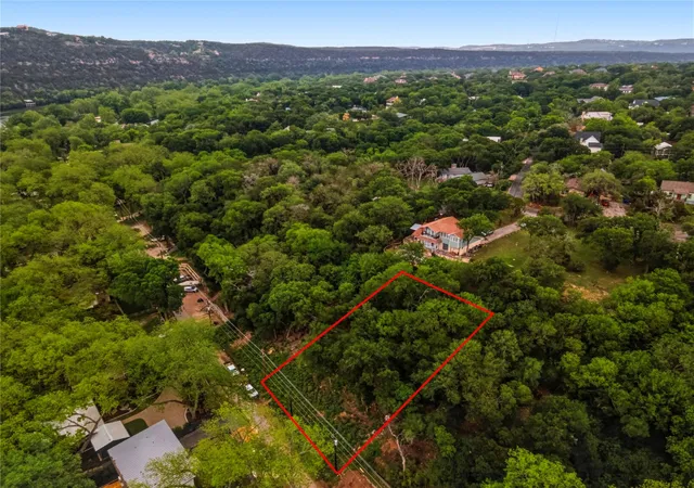 2nd image of 2803 Edgewater Dr, Austin, TX 78733 | MLS# 9407497