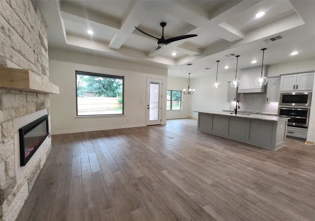 Photo 4 of Single family home for sale at 813 Golden Eagle Cv, Salado, TX 76571 | MLS# 7584443 | Listing updated on 2026-08-16