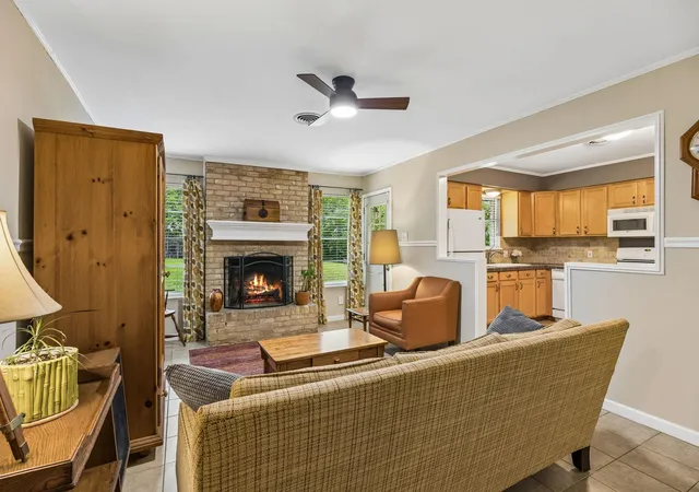 3rd image of 6902 Notre Dame Dr, Austin, TX 78723 | MLS# 7714876