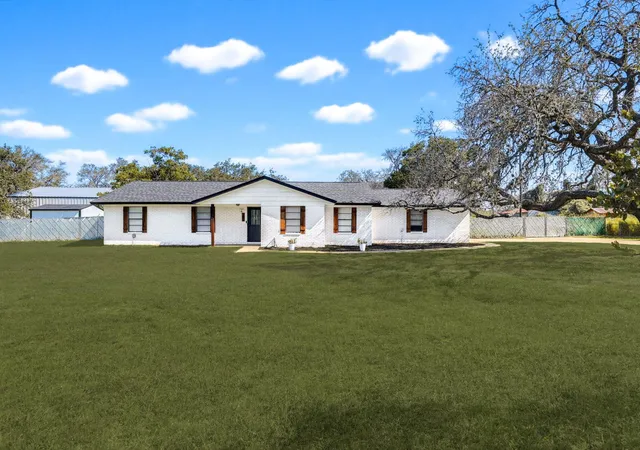Single family home for sale at 81 Pulliam Dr, Pleasanton, TX 78064 | MLS# 2338960