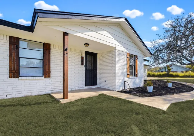 Photo 4 of Single family home for sale at 81 Pulliam Dr, Pleasanton, TX 78064 | MLS# 2338960 | Listing updated on 2026-09-22
