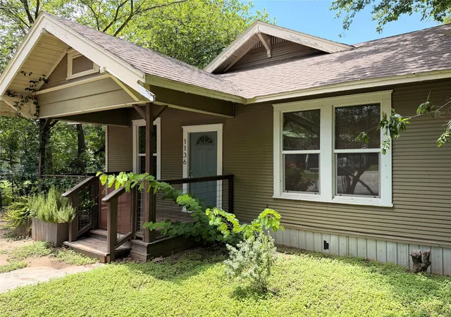 Photo 2 of Single family home for sale at 1136 Eleanor St, Austin, TX 78721 | MLS# 1698853 | Listing updated on 2026-09-03