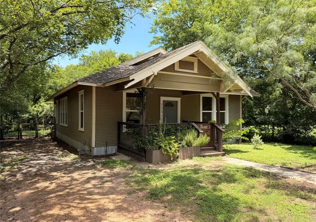 Photo 1 of Single family home for sale at 1136 Eleanor St, Austin, TX 78721 | MLS# 1698853 | Listing updated on 2026-09-03