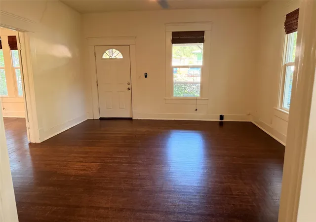 Photo 4 of Single family home for sale at 1136 Eleanor St, Austin, TX 78721 | MLS# 1698853 | Listing updated on 2026-09-03