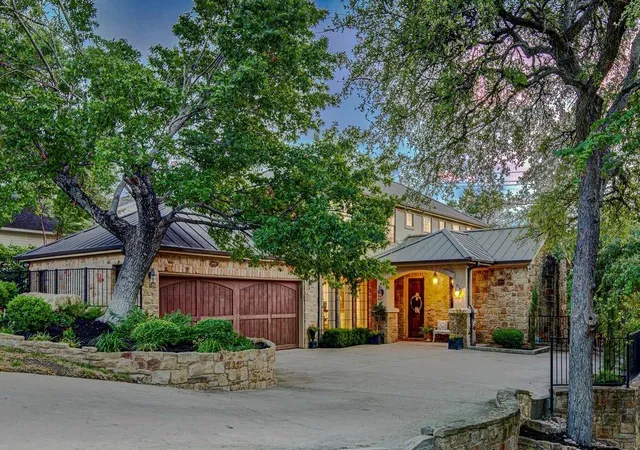 Photo 2 of Single family home for sale at 303 Rolling Green Dr, Lakeway, TX 78734 | MLS# 8510357 | Listing updated on 2026-07-10