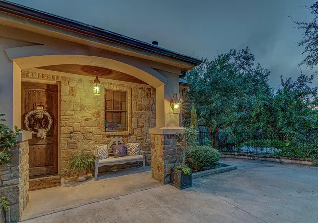 Photo 3 of Single family home for sale at 303 Rolling Green Dr, Lakeway, TX 78734 | MLS# 8510357 | Listing updated on 2026-07-10