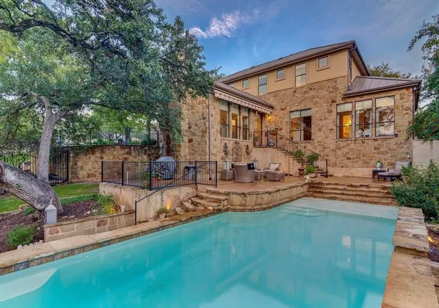 Photo 4 of Single family home for sale at 303 Rolling Green Dr, Lakeway, TX 78734 | MLS# 8510357 | Listing updated on 2026-07-10