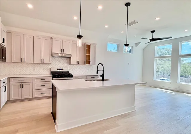 Photo 3 of Condo for sale at 200 W 56th Street #8104, Austin, TX 78751 | MLS# 7703835 | Listing updated on 2026-10-08