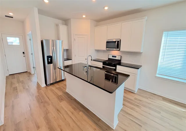 Photo 2 of Single family home for sale at 124 Woodbrook Dr, Georgetown, TX 78626 | MLS# 1735809 | Listing updated on 2026-10-15
