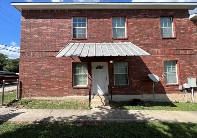 Photo 2 of Multi family home for sale at 1105 N Cuernavaca Dr #A & B, Austin, TX 78733 | MLS# 7743081 | Listing updated on 2026-08-27