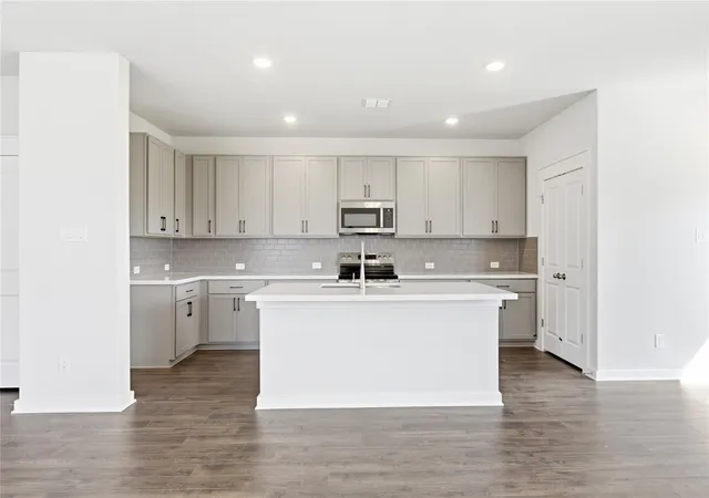 2nd image of 238 Seattle Slew Dr, Jarrell, TX 76537 | MLS# 5833910