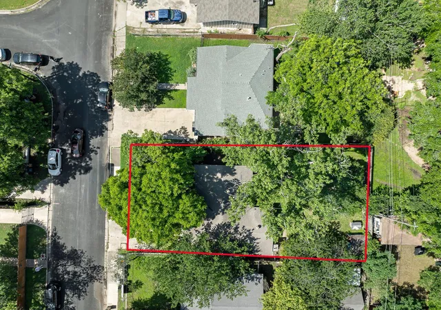 3rd image of 1122 Spur #D St #D, Austin, TX 78721 | MLS# 5536024