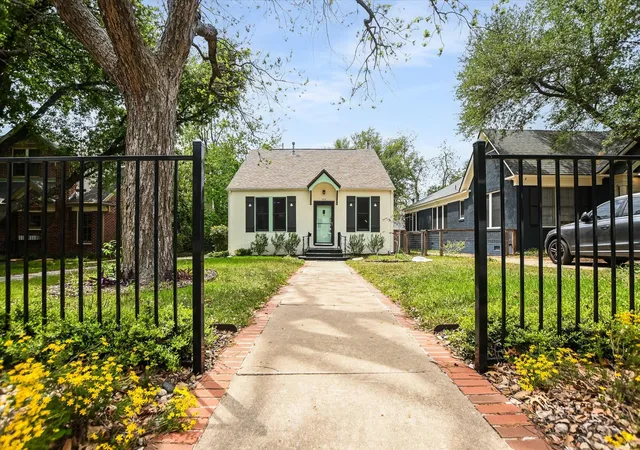 2nd image of 605 Texas Ave, Austin, TX 78705 | MLS# 3552855