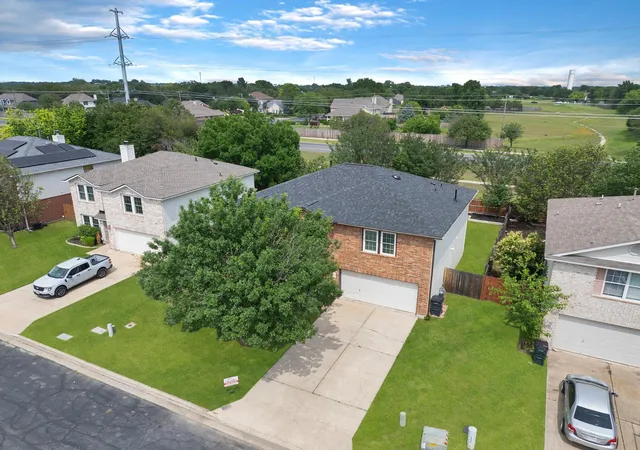 Photo 2 of Single family home for sale at 1421 Newbury St, Georgetown, TX 78626 | MLS# 7833049 | Listing updated on 2026-07-29