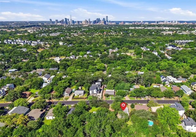 2nd image of 1313 Perez St, Austin, TX 78721 | MLS# 9883405
