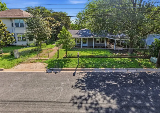 3rd image of 1313 Perez St, Austin, TX 78721 | MLS# 9883405