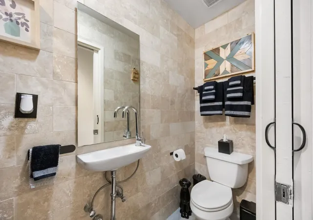image of 2235 E 6Th St, Austin, TX 78702