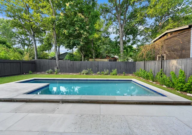Photo 3 of Sale Pending at 1506 W Saint Johns Ave, Austin, TX 78757 | MLS# 2123562 | Listing updated on 2026-10-01