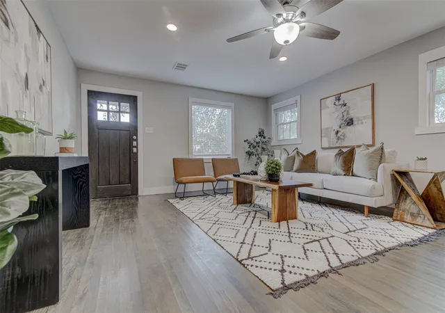 3rd image of 2200 E 14Th St, Austin, TX 78702 | MLS# 7391655