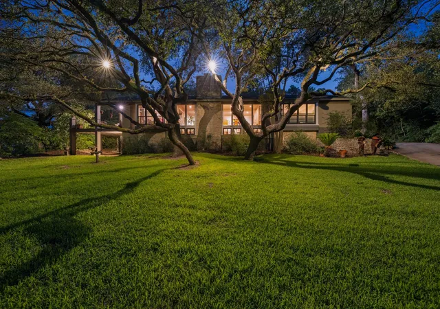 4th image of 18 Sundown Pkwy, Austin, TX 78746 | MLS# 7732521