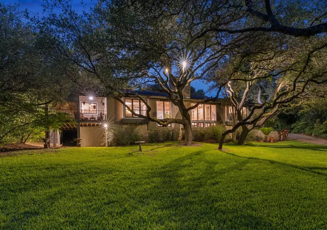 3rd image of 18 Sundown Pkwy, Austin, TX 78746 | MLS# 7732521