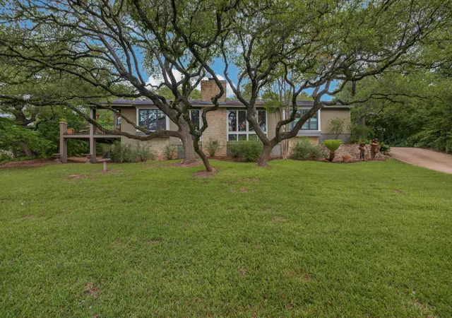 2nd image of 18 Sundown Pkwy, Austin, TX 78746 | MLS# 7732521