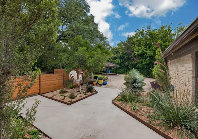 5th image of 18 Sundown Pkwy, Austin, TX 78746 | MLS# 7732521