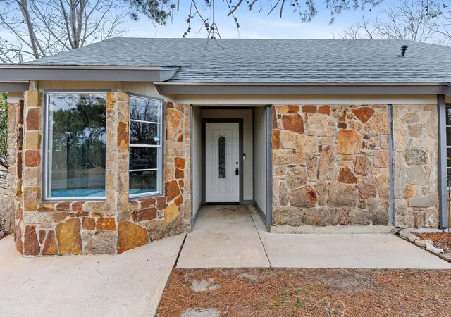 Photo 2 of Single family home for sale at 400 N River Oaks Dr, Burnet, TX 78611 | MLS# 4489630 | Listing updated on 2026-05-13