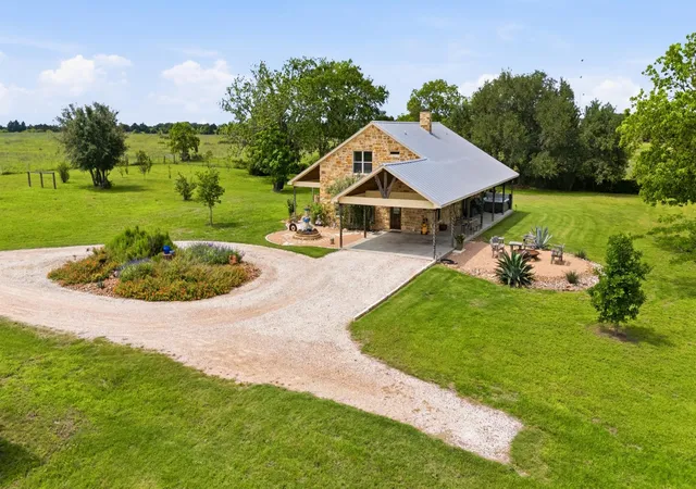 2nd image of 7835 Berger Rd, Schulenburg, TX 78956 | MLS# 2996610