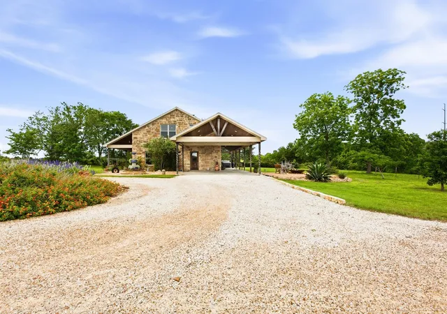 3rd image of 7835 Berger Rd, Schulenburg, TX 78956 | MLS# 2996610