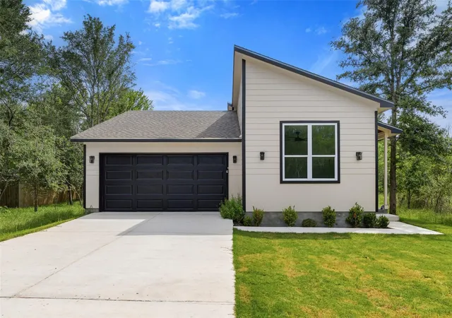 Photo 1 of Single family home for sale at 113 Mokulua Ln, Bastrop, TX 78602 | MLS# 5006457 | Listing updated on 2026-09-16