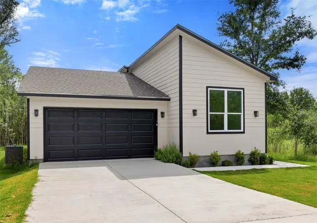 Photo 2 of Single family home for sale at 113 Mokulua Ln, Bastrop, TX 78602 | MLS# 5006457 | Listing updated on 2026-09-16