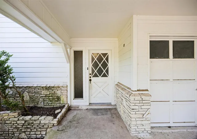 Photo 3 of Single family home for sale at 155 Mary Ann Dr, Canyon Lake, TX 78133 | MLS# 2535214 | Listing updated on 2026-08-08