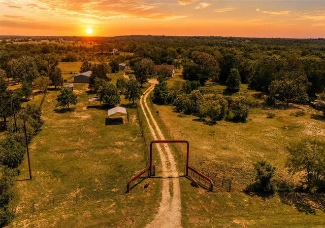 2nd image of 372 Hidden Oaks Dr, Elgin, TX 78621 | MLS# 6655631
