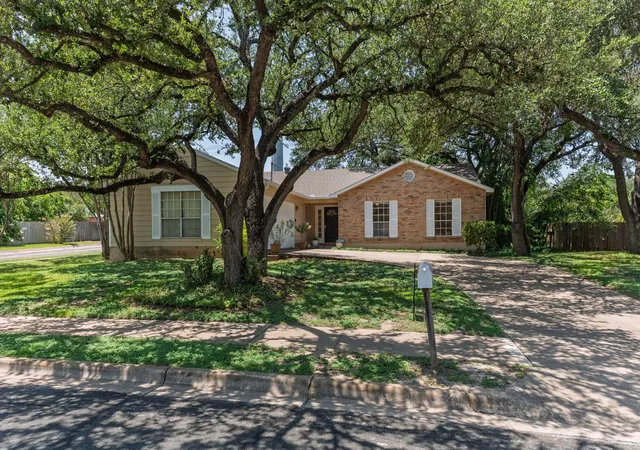 Photo 1 of Single family home for sale at 1015 Huntridge Dr, Austin, TX 78758 | MLS# 7639790 | Listing updated on 2026-09-19