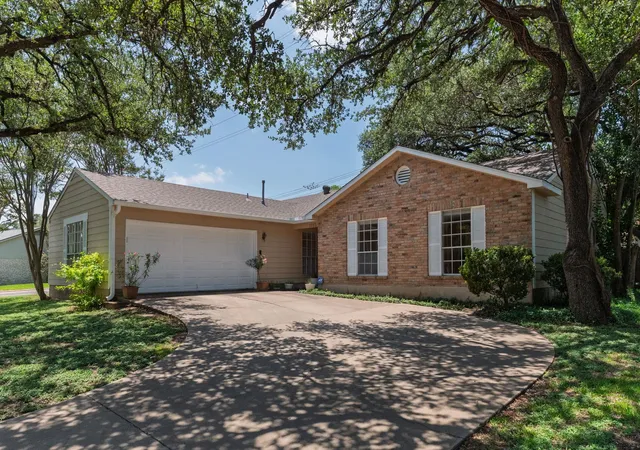 Photo 2 of Single family home for sale at 1015 Huntridge Dr, Austin, TX 78758 | MLS# 7639790 | Listing updated on 2026-09-19