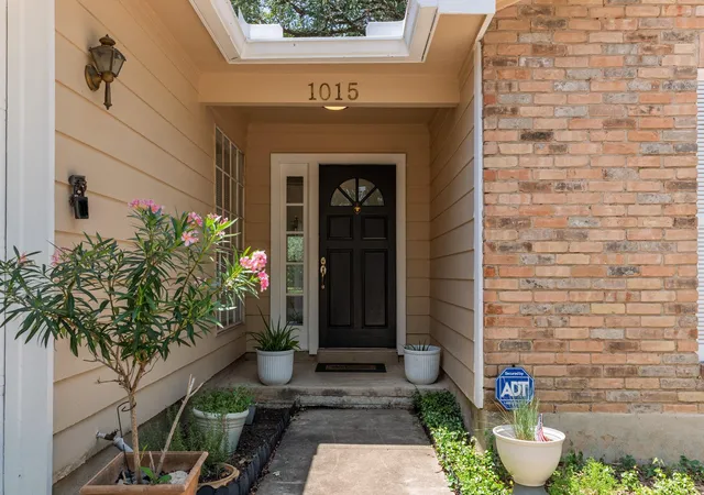 Photo 3 of Single family home for sale at 1015 Huntridge Dr, Austin, TX 78758 | MLS# 7639790 | Listing updated on 2026-09-19