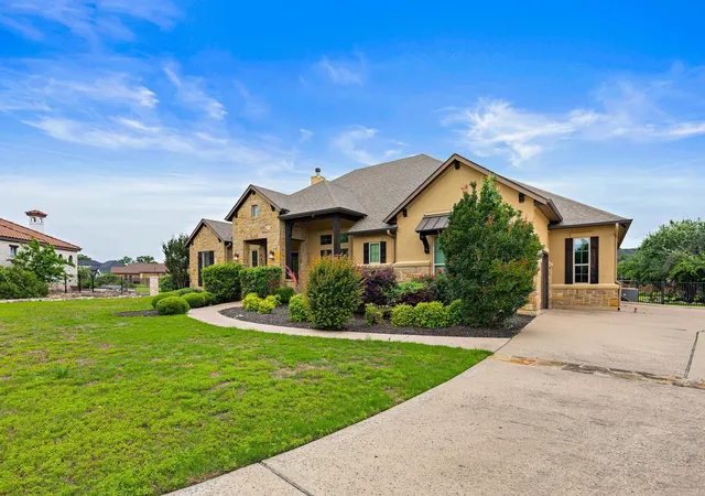 Photo 3 of Single family home for sale at 135 Gabriel Vis E, Georgetown, TX 78633 | MLS# 5651594 | Listing updated on 2026-10-10