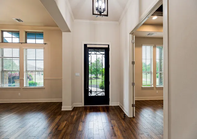 Photo 4 of Single family home for sale at 135 Gabriel Vis E, Georgetown, TX 78633 | MLS# 5651594 | Listing updated on 2026-10-10
