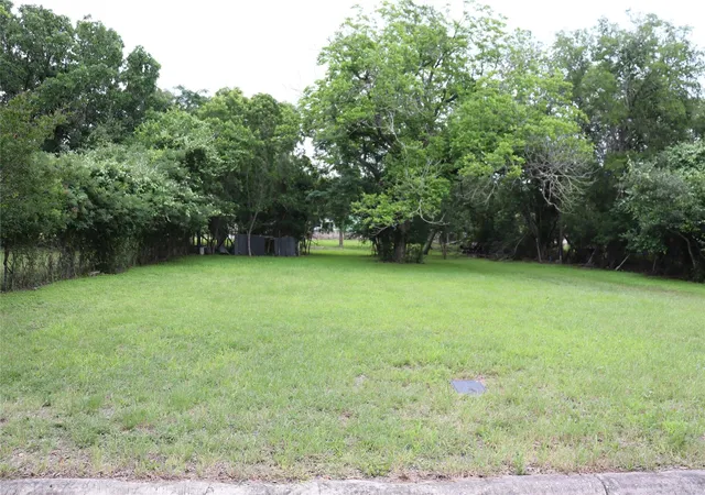 2nd image of 1006 Johnson St, Lockhart, TX 78644 | MLS# 1264435