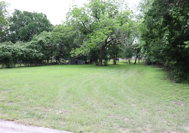 4th image of 1006 Johnson St, Lockhart, TX 78644 | MLS# 1264435