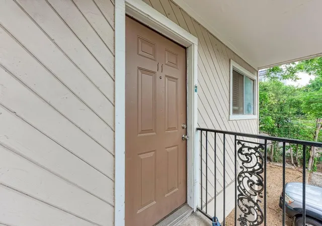 3rd image of 1010 W 23 St #11, Austin, TX 78705 | MLS# 4800391